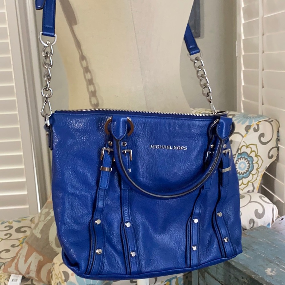 Women’s blue Michael Kors purse
